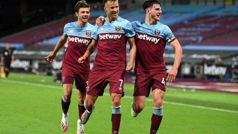 2-0变2-2！帕尔默传射难救主，空门踢飞成罪人——切尔西主场遭利兹联绝地扳平