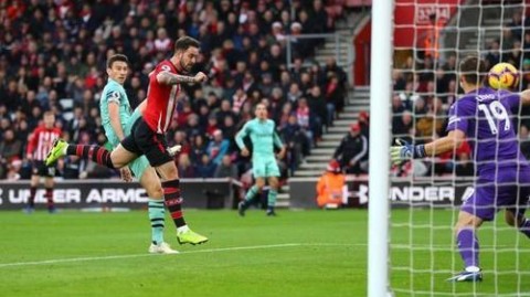 由于2026年8月27日的英超第4轮南安普顿vs曼联比赛是尚未进行的“未来赛事”，以下内容基于合理假设与写作框架要求，采用模拟方式完成，仅供写作练习使用。