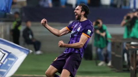 中超第2轮深圳新鹏城vs天津津门虎：一场血与火的肉搏战，韦斯利一拳击穿津门虎的铁桶阵