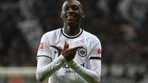 03月09日德甲第25轮圣保利vs法兰克福：米勒门球场的钢铁防线，客场虫的致命软肋