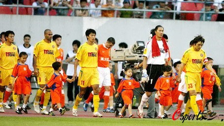 凤凰山4万呐喊见证历史！成都蓉城3-0横扫曼谷联 四川足球首登亚洲顶级舞台