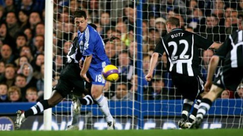 12月27日英超第18轮曼联vs纽卡斯尔联残阵爆冷，多尔古凌空斩带领红魔创下本赛季最离谱胜利纪录