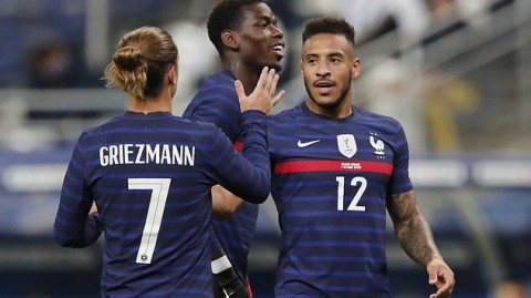 法兰克福3-0大胜门兴格拉德巴赫，克瑙夫建功，阿迈穆尼-埃奇古亚布破门