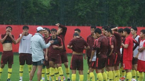 冰壶场上的“二娃”：穆勒和朋友一起嗨翻天，这个冬天的快乐就这么简单