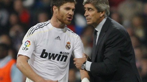 哈维·阿隆索在被皇家马德里解雇后，曾被“联系”，商讨迅速重返教练岗位的可能性