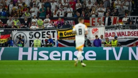 施洛特贝克谈庆祝动作争议：若什么都要限制，那干脆去下棋吧