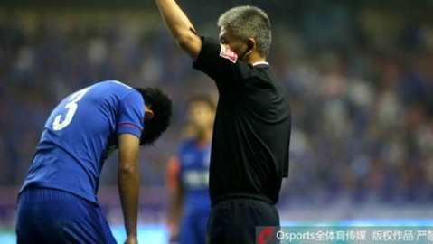 莱比锡主帅怒斥：四个裁判看不出斯塔尼希奇犯规；主裁不跟我握手