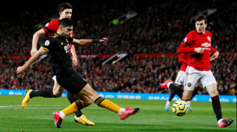 莫利纽克斯之夜：一场3-0击碎19轮梦魇——狼队赛季首胜背后的铁锤帮全面溃败